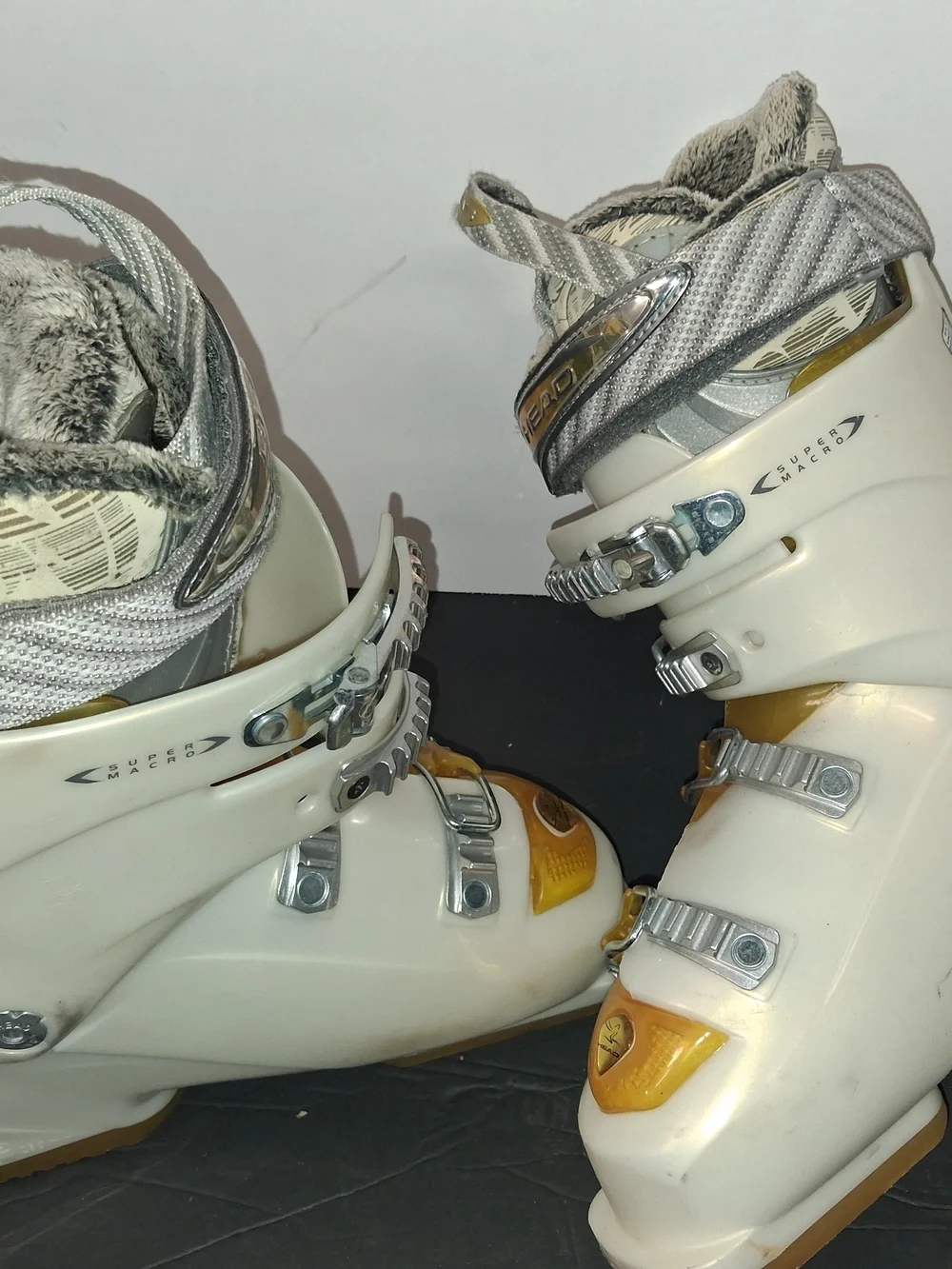 HEAD DREAM 10 THANG SKI BOOTS WOMEN SIZE 24- 24.5/8us